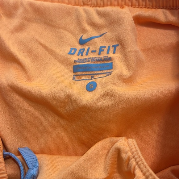 Excellent condition women’s Nike running shorts size small - Picture 8 of 10